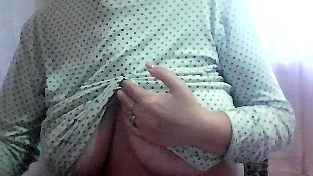 Snapshot of AnaXBerry chatting on 11/18/25, 06:51 AnaXBerry online show from 11/18/25, 06:51