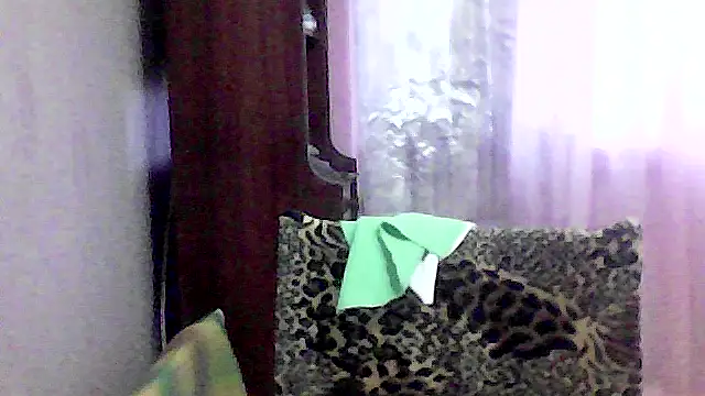 Snapshot of AnaXBerry chatting on 11/27/25, 07:32 AnaXBerry online show from 11/27/25, 07:32