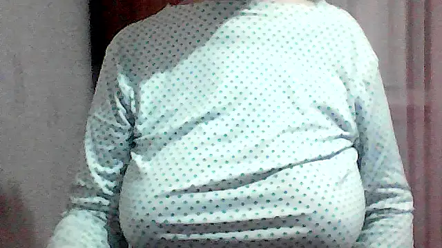 Snapshot of AnaXBerry chatting on 11/30/25, 06:56 AnaXBerry online show from 11/30/25, 06:56