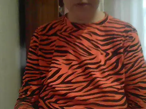 Snapshot of AnaXBerry chatting on 12/17/25, 07:25 AnaXBerry online show from 12/17/25, 07:25