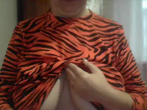 Snapshot of AnaXBerry chatting on 12/18/25, 06:52 AnaXBerry online show from 12/18/25, 06:52