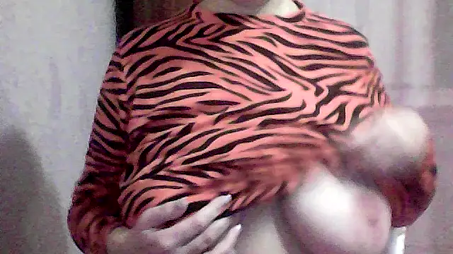 Snapshot of AnaXBerry chatting on 01/06/26, 06:11 AnaXBerry online show from 01/06/26, 06:11