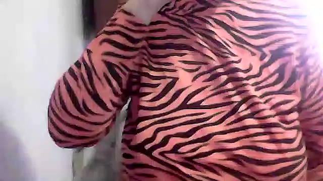 Snapshot of AnaXBerry chatting on 01/13/26, 06:51 AnaXBerry online show from 01/13/26, 06:51