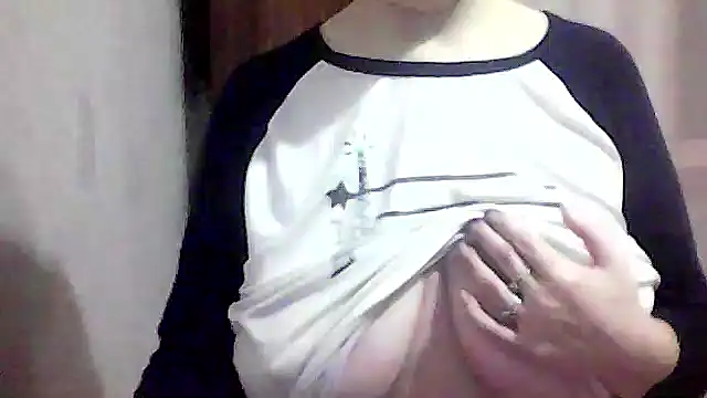 Snapshot of AnaXBerry chatting on 01/16/26, 06:34 AnaXBerry online show from 01/16/26, 06:34