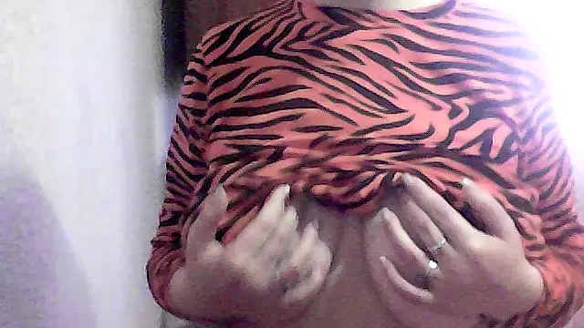 Snapshot of AnaXBerry chatting on 01/18/26, 07:01 AnaXBerry online show from 01/18/26, 07:01