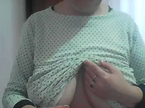 Snapshot of AnaXBerry chatting on 02/03/26, 07:02 AnaXBerry online show from 02/03/26, 07:02