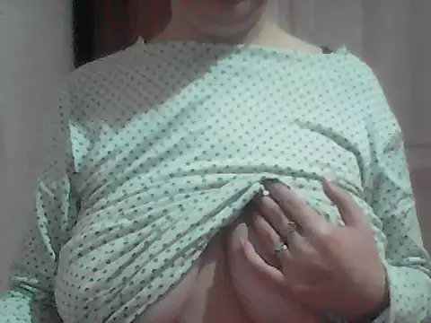 Snapshot of AnaXBerry chatting on 02/05/26, 06:01 AnaXBerry online show from 02/05/26, 06:01