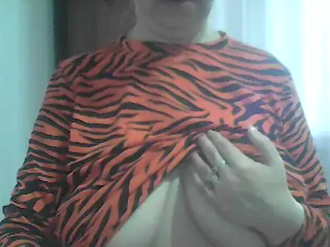 Snapshot of AnaXBerry chatting on 02/16/26, 07:04 AnaXBerry online show from 02/16/26, 07:04