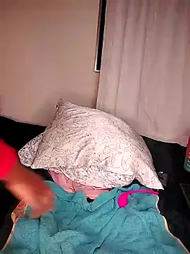 Snapshot of Bella_kiki chatting on 01/02/25, 08:46 Bella kiki online show from 01/02/25, 08:46