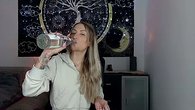 SexxyLiviaa online show from 12/18/25, 11:44