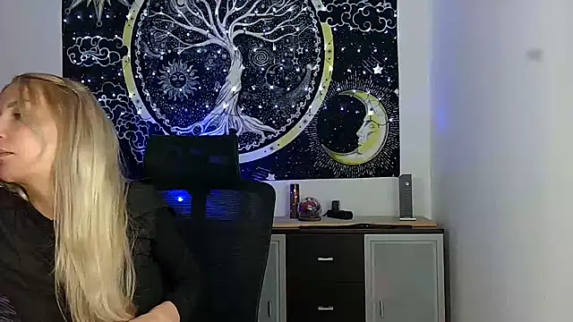 SexxyLiviaa online show from 04/24/26, 02:25