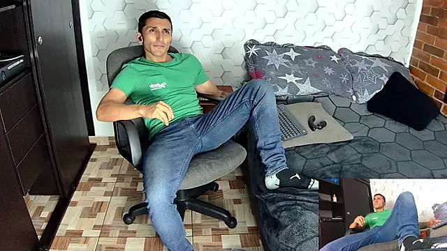 Snapshot of Marck_Muscle chatting on 12/09/24, 03:07 Marck Muscle online show from 12/09/24, 03:07