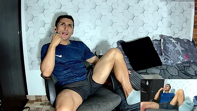 Snapshot of Marck_Muscle chatting on 12/13/24, 04:54 Marck Muscle online show from 12/13/24, 04:54