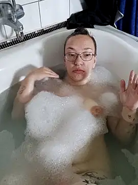 Snapshot of Isabella_Geney chatting on 10/10/25, 12:59 Isabella Geney online show from 10/10/25, 12:59