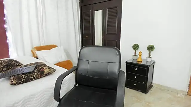 Snapshot of AURORA_FRANKLIN chatting on 01/31/25, 01:45 AURORA FRANKLIN online show from 01/31/25, 01:45