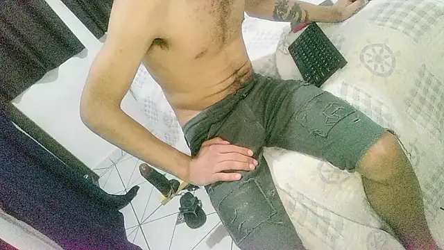 UncutToyBoy23cm online show from 11/03/25, 04:30