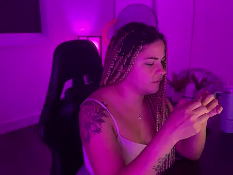 MelSaunders online show from 10/26/25, 04:07