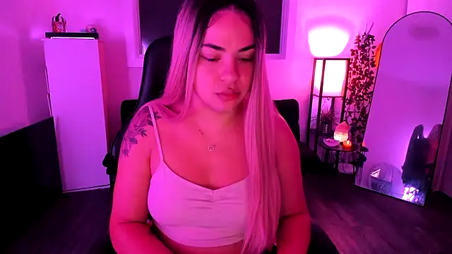 MelSaunders online show from 11/18/25, 12:16