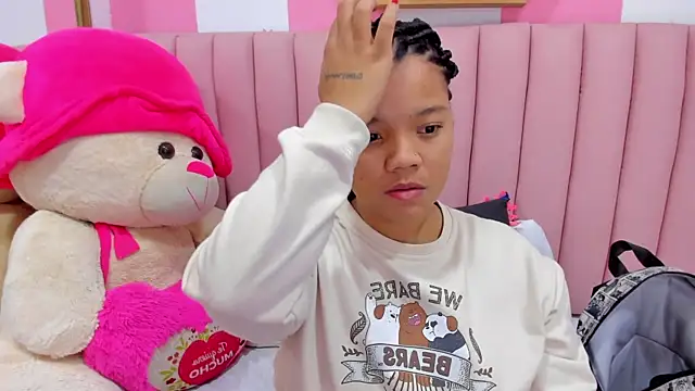 ISABELLA 020 online show from 10/10/25, 12:04