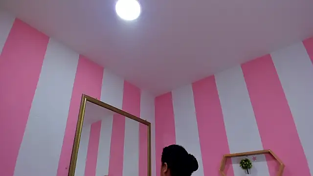 ISABELLA 020 online show from 10/21/25, 01:34