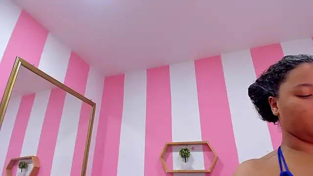 ISABELLA 020 online show from 10/24/25, 01:29