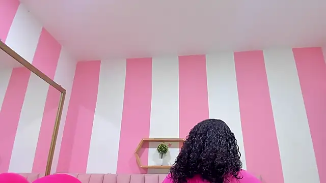 ISABELLA 020 online show from 11/10/25, 01:21