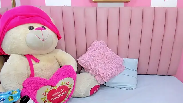 ISABELLA 020 online show from 12/01/25, 12:21