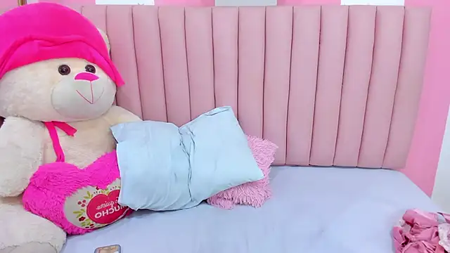 ISABELLA 020 online show from 12/02/25, 01:17