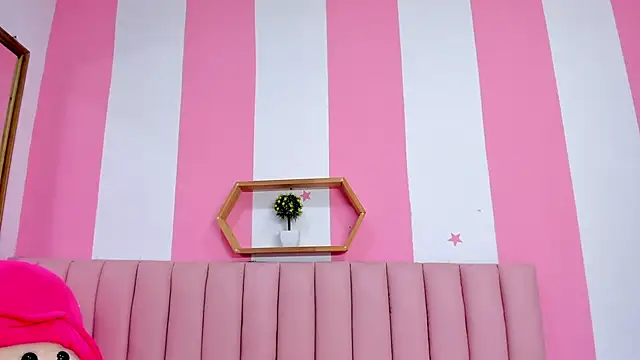 ISABELLA 020 online show from 04/15/26, 12:12