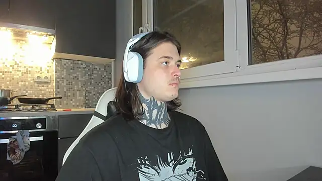 Snapshot of _torfin_ chatting on 12/14/24, 10:39 torfin online show from 12/14/24, 10:39