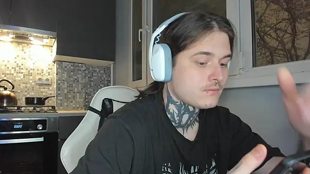 Snapshot of _torfin_ chatting on 12/15/24, 11:31 torfin online show from 12/15/24, 11:31