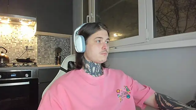 Snapshot of _torfin_ chatting on 12/19/24, 08:23 torfin online show from 12/19/24, 08:23