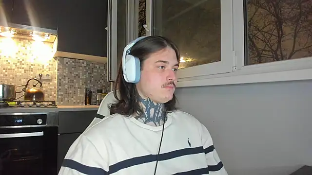 Snapshot of _torfin_ chatting on 01/08/25, 04:33 torfin online show from 01/08/25, 04:33