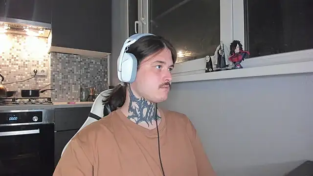 Snapshot of _torfin_ chatting on 02/14/25, 06:51 torfin online show from 02/14/25, 06:51