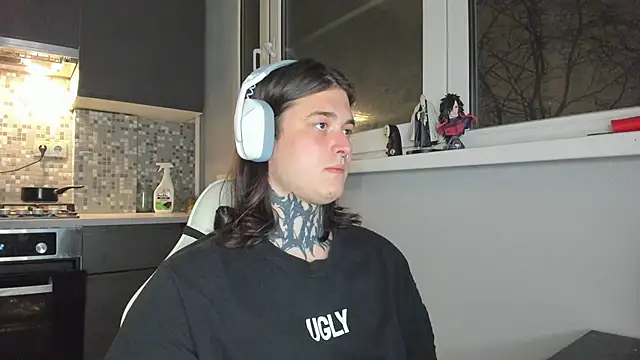 Snapshot of _torfin_ chatting on 02/21/25, 08:49 torfin online show from 02/21/25, 08:49