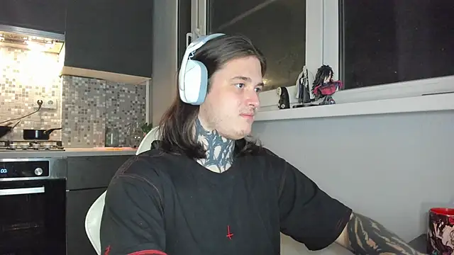 Snapshot of _torfin_ chatting on 03/04/25, 11:43 torfin online show from 03/04/25, 11:43