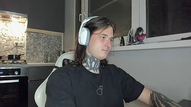 Snapshot of _torfin_ chatting on 03/11/25, 02:21 torfin online show from 03/11/25, 02:21