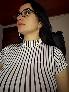 preetypeach online show from 10/28/25, 03:32