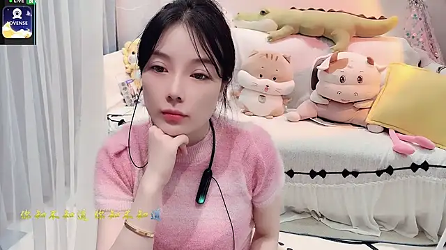 Snapshot of AKiKi711 chatting on 10/04/25, 04:38 AKiKi711 online show from 10/04/25, 04:38