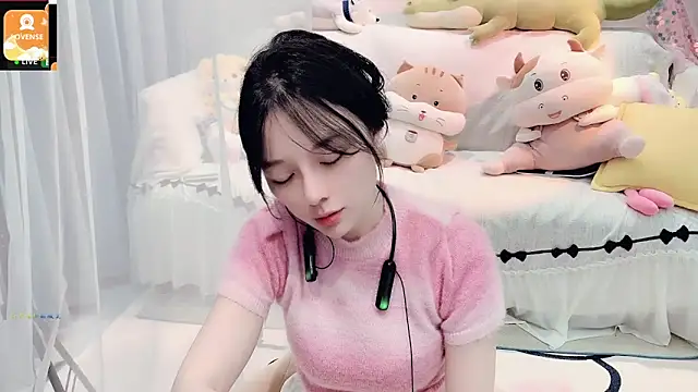 Snapshot of AKiKi711 chatting on 10/07/25, 03:20 AKiKi711 online show from 10/07/25, 03:20