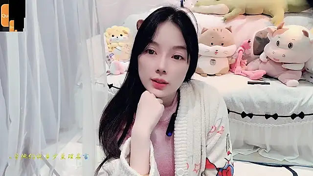 Snapshot of AKiKi711 chatting on 10/09/25, 04:38 AKiKi711 online show from 10/09/25, 04:38