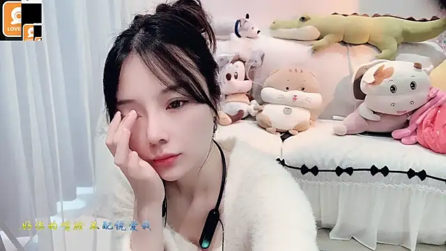 Snapshot of AKiKi711 chatting on 10/16/25, 04:46 AKiKi711 online show from 10/16/25, 04:46