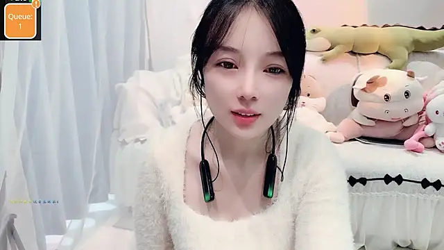 Snapshot of AKiKi711 chatting on 10/19/25, 04:24 AKiKi711 online show from 10/19/25, 04:24