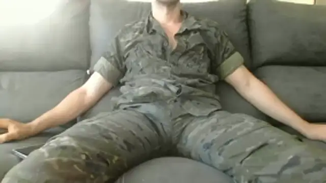 militar guapo online show from 10/17/25, 04:09