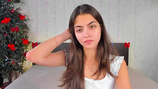 Milana Crystal  online show from 01/04/25, 11:33