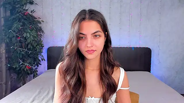 Milana Crystal  online show from 02/02/25, 11:08