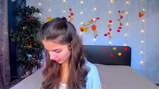 Milana Crystal  online show from 11/18/25, 08:08