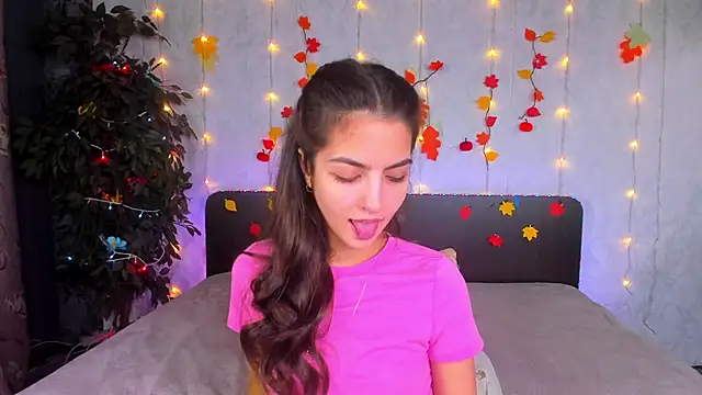 Milana Crystal  online show from 11/20/25, 08:14