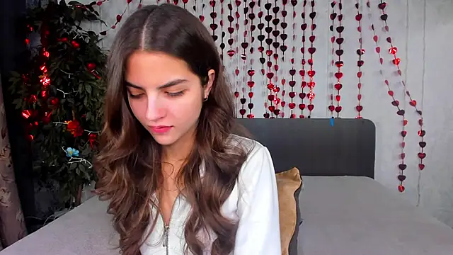 Milana Crystal  online show from 02/20/26, 08:16