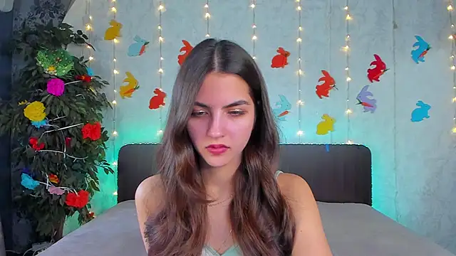 Milana Crystal  online show from 04/17/26, 12:30